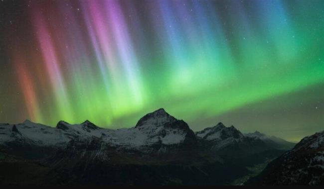 أضواء الشفق القطبي النادرة تبهر السكان في النمسا