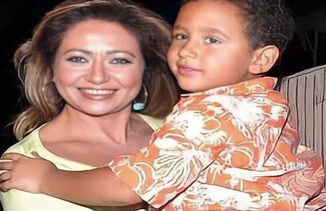 ليلى علوي  تحتفل بعيد ميلاد ابنها 