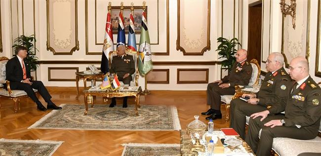  وزير الدفاع والإنتاج الحربي يلتقي نائب وزير الخارجية الأمريكي