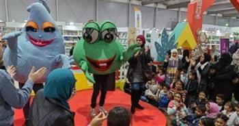 4 فوائد يكتسبها طفلك من زيارة معرض الكتاب.. منها غرس حب القراءة