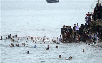 إسبانيا: نعتزم تقنين أوضاع 500 ألف مهاجر غير قانوني