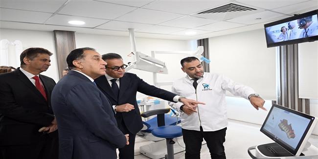 رئيس الوزراء يتفقد عددا من الأقسام المختلفة بمستشفى كليوباترا التجمع 