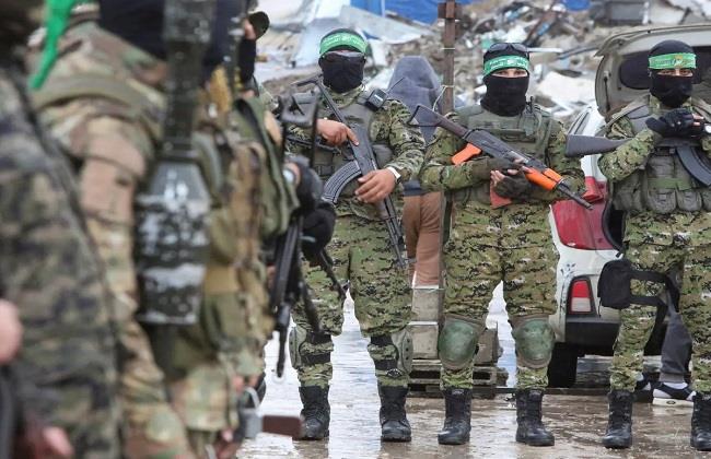 مصادر لـ"رويترز": حماس تريد دورًا لشرطتها قبل تسليم السلاح