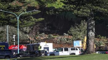 بسبب عاصفة صيفية.. 6 قتلى بعد انهيار أرضي في نيوزيلندا