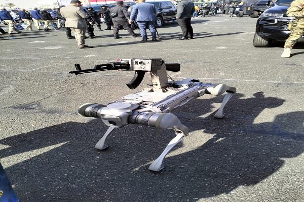 الوفاء الذكي.. ظهور بارز للكلب الروبوت في معرض الشرطة السنوي