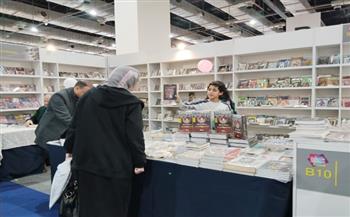 جناح «دار الهلال» بمعرض الكتاب يشهد توافدًا كثيفًا من الزوار لاقتناء المجموعات النادرة| صور