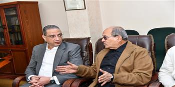 محافظ الفيوم يلتقي رئيس الشركة القابضة لمياه الشرب ورئيس الإدارة المركزية للموارد المائية والري 