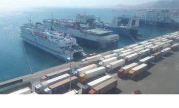 ميناء نويبع البحري يشهد تداول 3400 طن بضائع و252 شاحنة