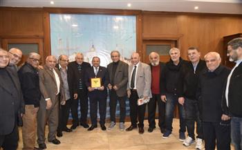 محافظ بورسعيد يلتقي قدامى الرياضيين بالمحافظة