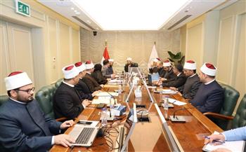 وزير الأوقاف يبحث استعدادات الوزارة لشهر رمضان المبارك