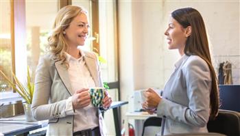 لو بتعاني التوتر من تلك العبارات.. فعليكِ إعادة النظر في تقديرك لذاتك