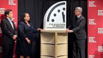 ساعة يوم القيامة تتحرك من جديد.. تحذير من دمار نووي ومناخي