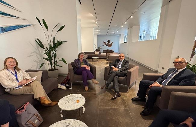 وزير الري يلتقي المبعوثة الهولندية المعنية بالمياه لبحث تعزيز التعاون بين البلدين