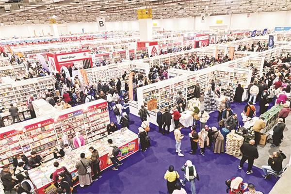 تواصل فعاليات الدورة الـ57 لمعرض القاهرة الدولي للكتاب بمركز مصر للمعارض الدولية
