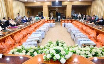 محافظ المنوفية يسلم مساعدات مالية وعينية لـ 65 حالة إنسانية من الأسر الأولى بالرعاية وذوي الهمم 