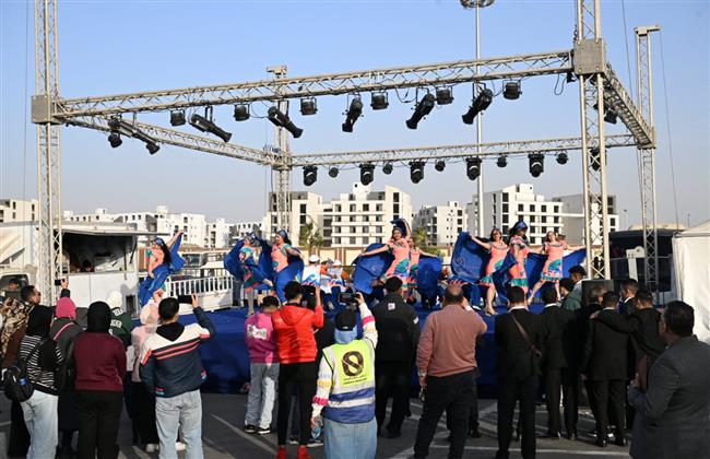 تفاعل كبير مع عروض الفن السكندري وكورال ذوي الهمم ومسرح العرائس بمعرض الكتاب