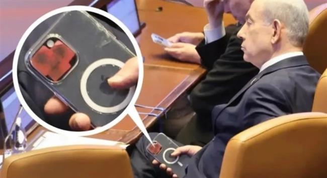 مغطى بشريط لاصق على الكاميرا.. هاتف نتنياهو يثير الجدل