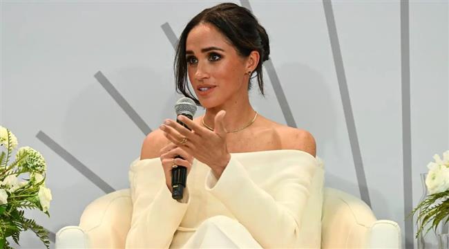 سوار صداقة.. ميجان ماركل تُلمّح للتصالح مع الأسرة المالكة