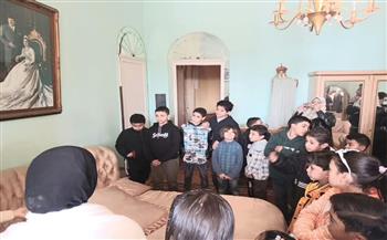 أتوبيس الفن الجميل ينظم زيارة تثقيفية للأطفال بمتحف ركن فاروق بحلوان