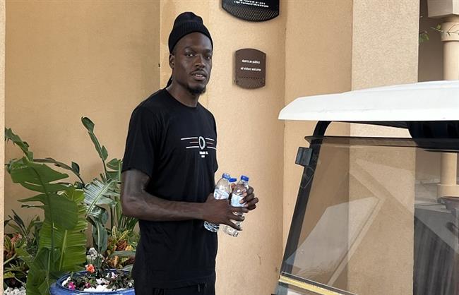 إيلتسين كامويش مهاجم الأهلي الجديد يصل إلى القاهرة في غضون ساعات