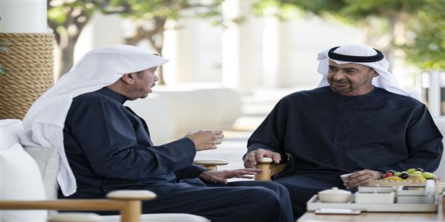 رئيس الإمارات ووزير الدفاع الكويتي يبحثان مستجدات الأوضاع في المنطقة