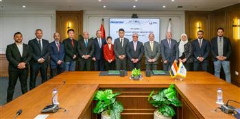 رئيس اقتصادية قناة السويس يشهد توقيع عقد جايد لتكنولوجيا السيارات