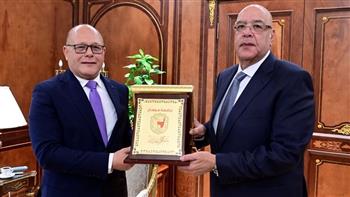 رئيس جامعة سوهاج يهنئ المستشار هشام بدوي بتوليه رئاسة مجلس النواب