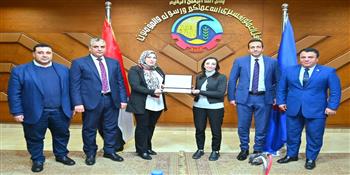محافظ البحيرة تكرم الحاصلة على المركز الأول في التميز الحكومي على مستوى الجمهورية