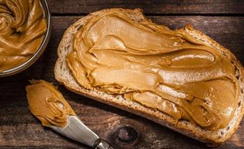 ماذا يحدث لجسمك عند تناول زبدة الفول السوداني بانتظام؟.. تقرير يجيب