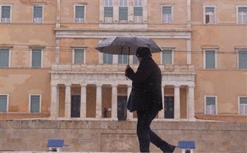 رياح قوية وأمطار غزيرة تضرب أجزاء من اليونان وتعطل بعض خدمات العبّارات