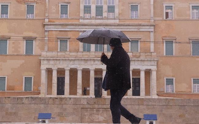 رياح قوية وأمطار غزيرة تضرب أجزاء من اليونان وتعطل بعض خدمات العبّارات