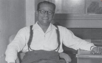 كنوز المصوّر| بعد سنة من نوبل.. نجيب محفوظ: سأقدم استقالتى من وظيفة «حاصل على نوبل» حتى أشترى نفسى!!