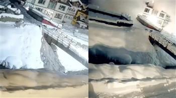 إقليم كشمير.. انهيار جليدي يبتلع المركبات ويحطم الأحياء (فيديو)