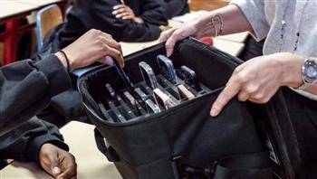 السويد تستعد لحظر الهواتف المحمولة في المدارس