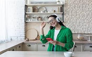 دراسة تؤكد: الموسيقى تزيد النشاط أثناء أداء المهام المنزلية