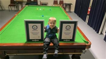 طفل يدخل موسوعة جينيس في الثانية من عمره.. أصغر لاعب بلياردو