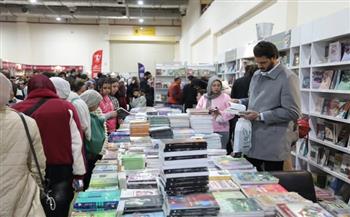 أكثر من 750 ألف زائر في ثامن أيام معرض القاهرة الدولي للكتاب