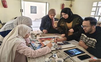 «مقتطفات حرفية» بثقافة الفيوم تواصل إبداعها وتُجسد ملامح البيئة الفيومية على البورسلين