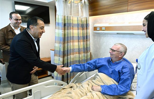 خلال جولة مدبولي بمستشفى الكرنك الدولي بالأقصر.. سائح إنجليزي: أتلقى علاجًا فندقيًا عالي المستوى 