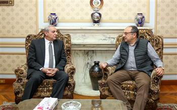 وزير قطاع الأعمال العام يلتقي محافظ الغربية خلال زيارته لشركة مصر للغزل والنسيج بالمحلة