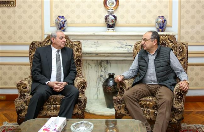 وزير قطاع الأعمال العام يلتقي محافظ الغربية خلال زيارته لشركة مصر للغزل والنسيج بالمحلة