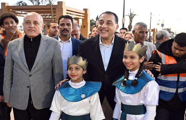 مدبولى يتفقد أعمال تطوير كورنيش النيل بالأقصر ويشاهد عروضاً فنية بالمسرح الروماني بالبر الغربي 