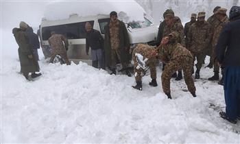 باكستان: ضابط وجندي في الجيش لقيا حتفهما خلال عمليات إزالة الثلوج شمالي البلاد