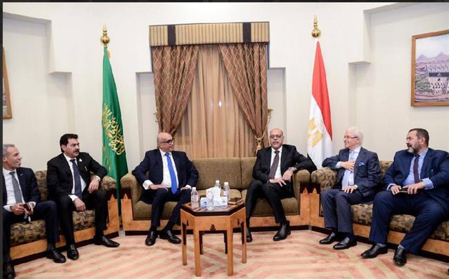 وزير العمل يعقد لقاءً مع ممثلي الجالية المصرية والمستثمرين بمقر القنصلية المصرية في جدة