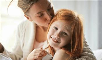 7 أساليب تربوية تجعل الفتيات يشعرن بالأمان والحب منذ الصغر