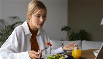لصحتك.. عادات غذائية بسيطة لكل امرأة مشغولة
