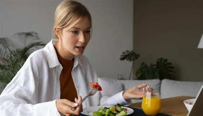 لصحتك.. عادات غذائية بسيطة لكل امرأة مشغولة