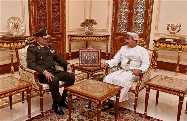 رئيس أركان حرب القوات المسلحة يعود إلى أرض الوطن عقب انتهاء زيارته الرسمية إلى سلطنة عُمان