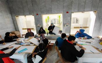 الفنون التشكيلية ينفذ الورشة الفنية الثانية من برنامج «أبيض وأسود» بمتحف محمد ناجي