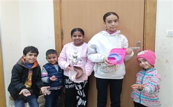 ورشة تصميم إناء بالصلصال والطين الأسواني على شكل هلال بقصر ثقافة الإسكندرية